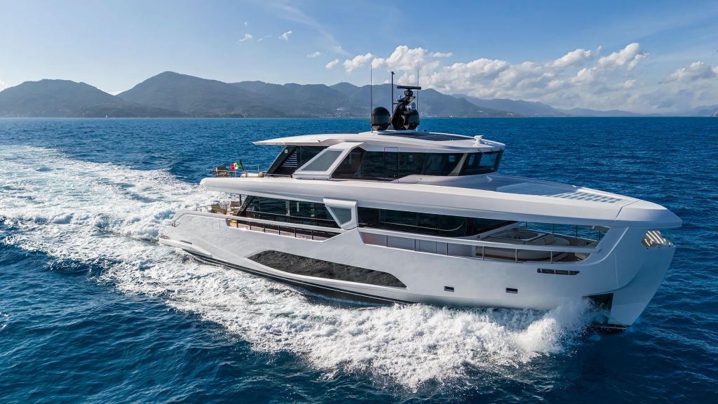 Ferretti Yachts INFYNITO 90 (3).jpg