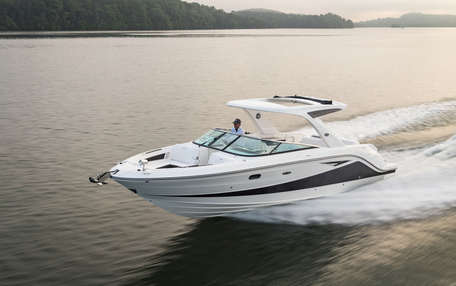 2024_SLX_310_SLX310_running_port_bow_three_quarter_00033.jpg 2024_SLX_310_SLX310_running_port_bow_three_quarter_00033.jpg