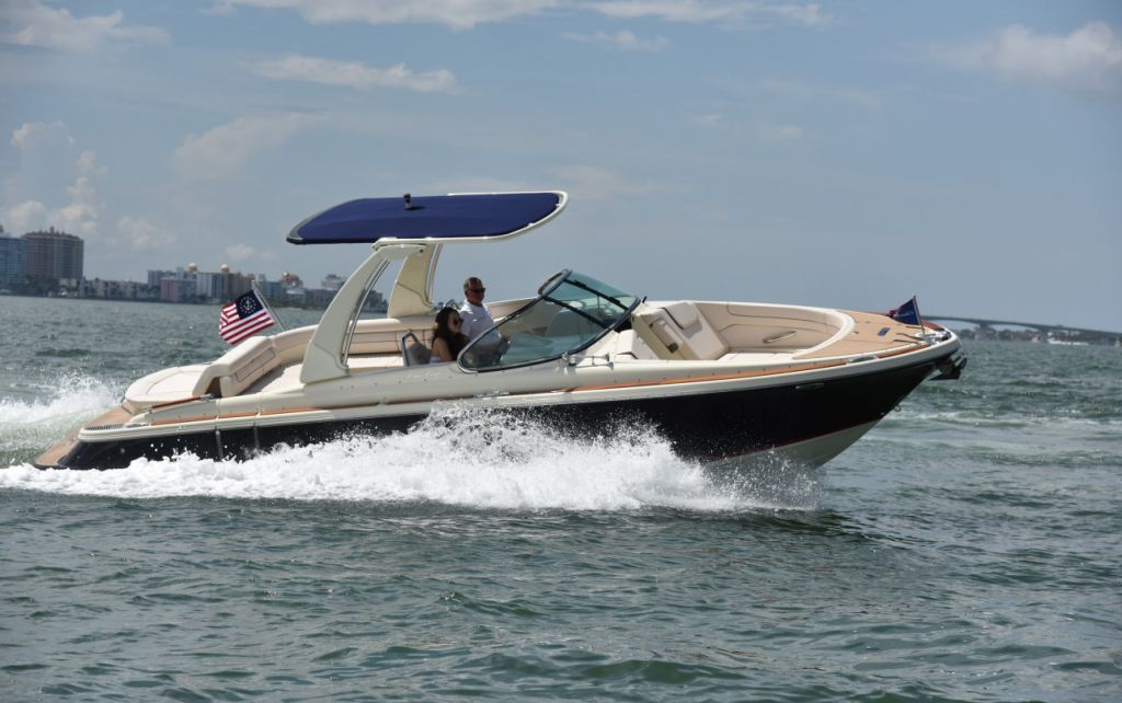 Chris-Craft Launch 28GT -2.jpg