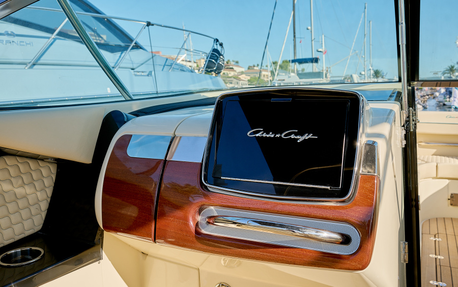 Chris-Craft Launch 31 GT (available in Montenegro) фото 2.4