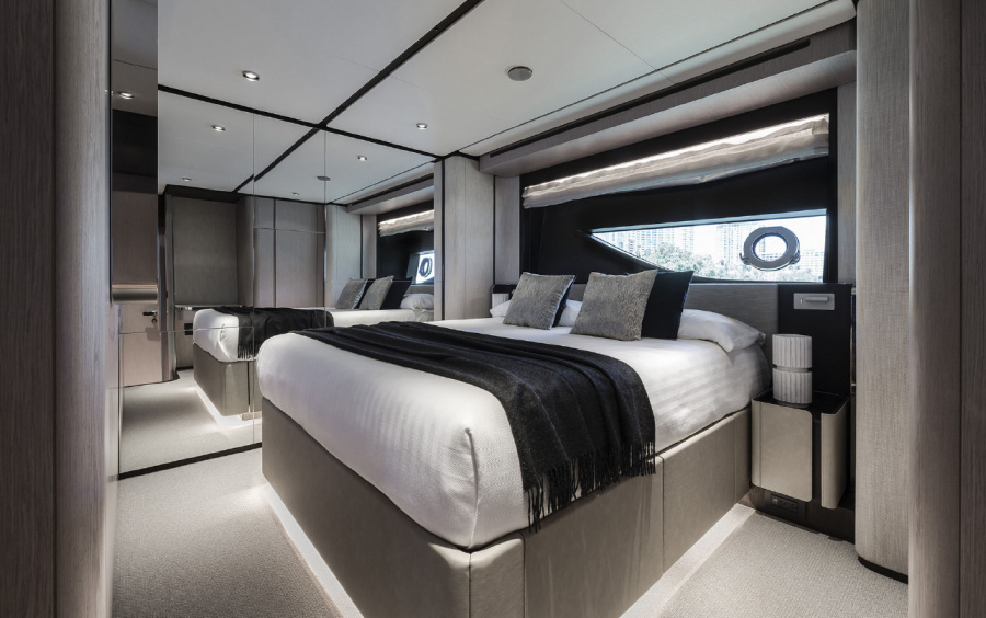 Ferretti Yachts 860 фото 1.3
