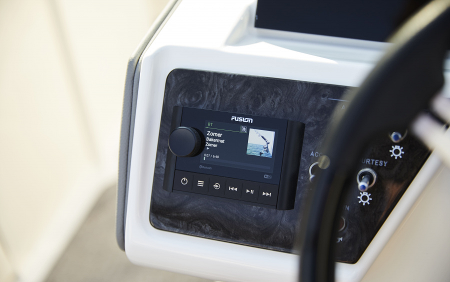 Sea Ray  230 SPX/488 фото 1.6