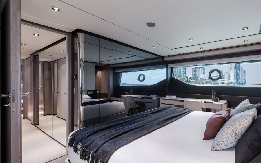 Ferretti Yachts 860 фото 1.5