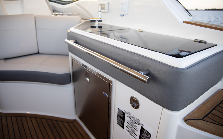 Sea Ray  Sundancer 320 Outboard фото 1.6