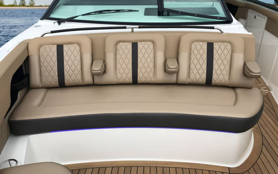 Sea Ray  SLX 400 фото 2.2